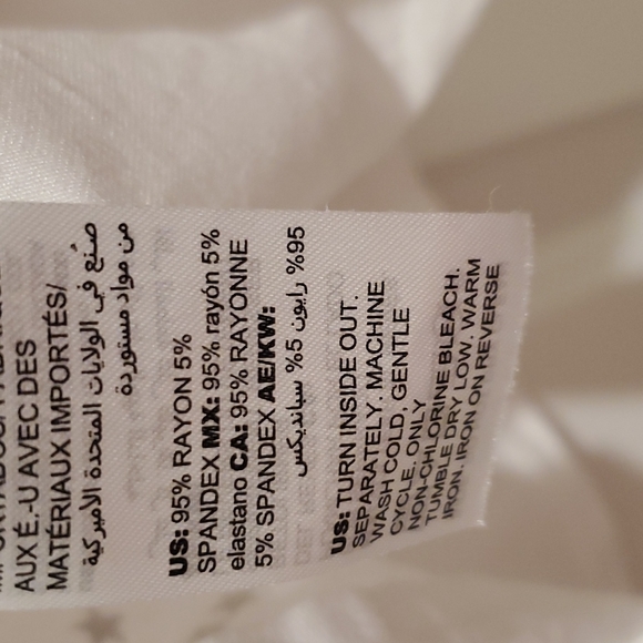 Chicos soft white tee with red and gold stars 2x - Picture 4 of 4